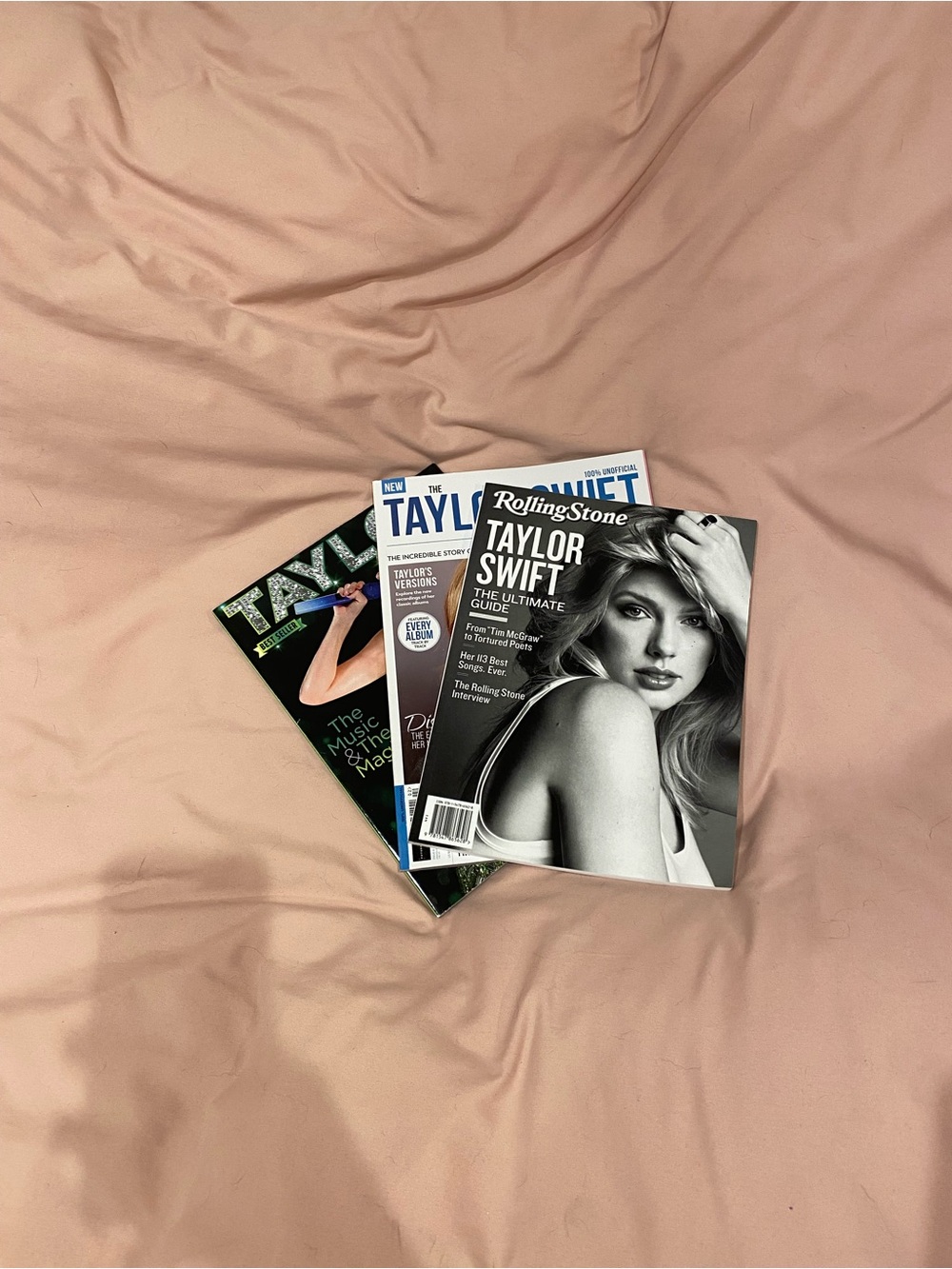 Taylor Swift Magazine Bundle - Black & White Cover